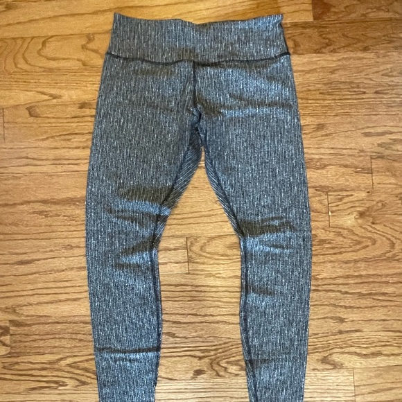 Lululemon Wunder Unders - Picture 2 of 6